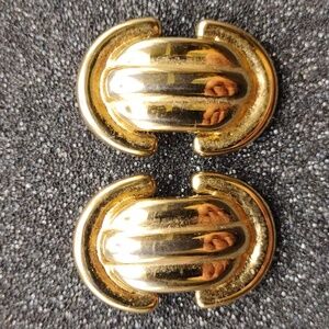 Gold-Plated Ribbed Oval Shaped Pierced Earrings